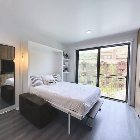 Slope Side Studio In The Heart Of Canyons Village With Heated Pool & Hot Tub! Park City Extérieur photo